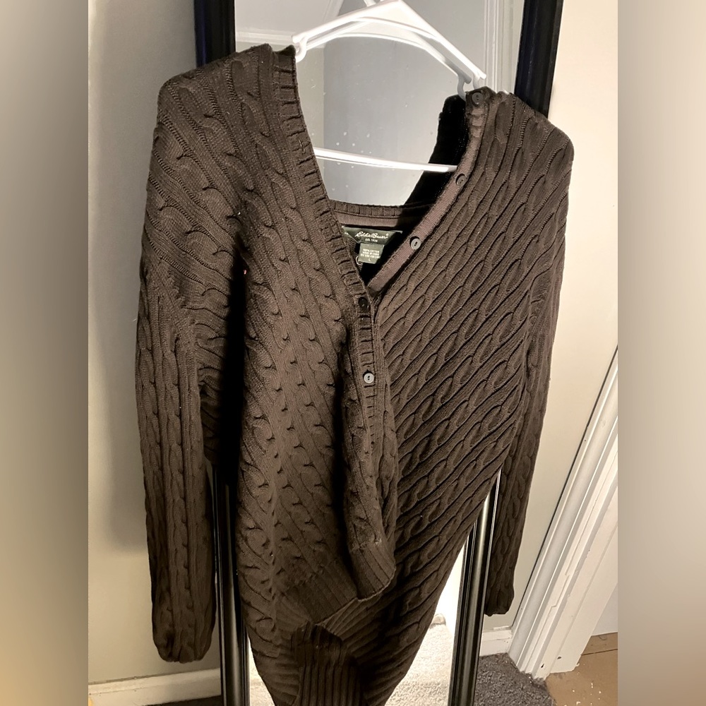 Grunge textured brown sweater. Good condition. Worn twice. No stains.